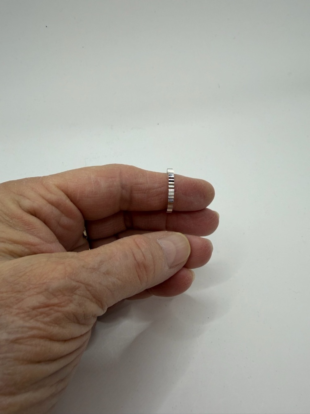 Ring Concierge Fluted White Gold Stackable Ring Size 6 - Picture 6 of 10